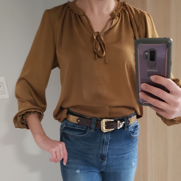 Long sleeve gold blouse Size S, fit M - Picture 3 of 4